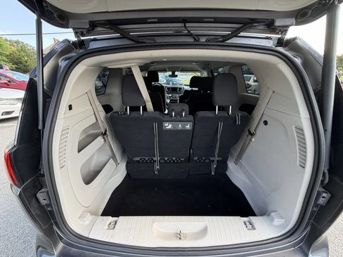 Used 2018 Chrysler Pacifica Touring Plus FWD image 34