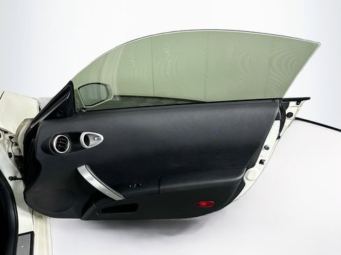 Used 2004 Nissan 350Z Performance w/ Aerodynamics Pkg RWD image 25