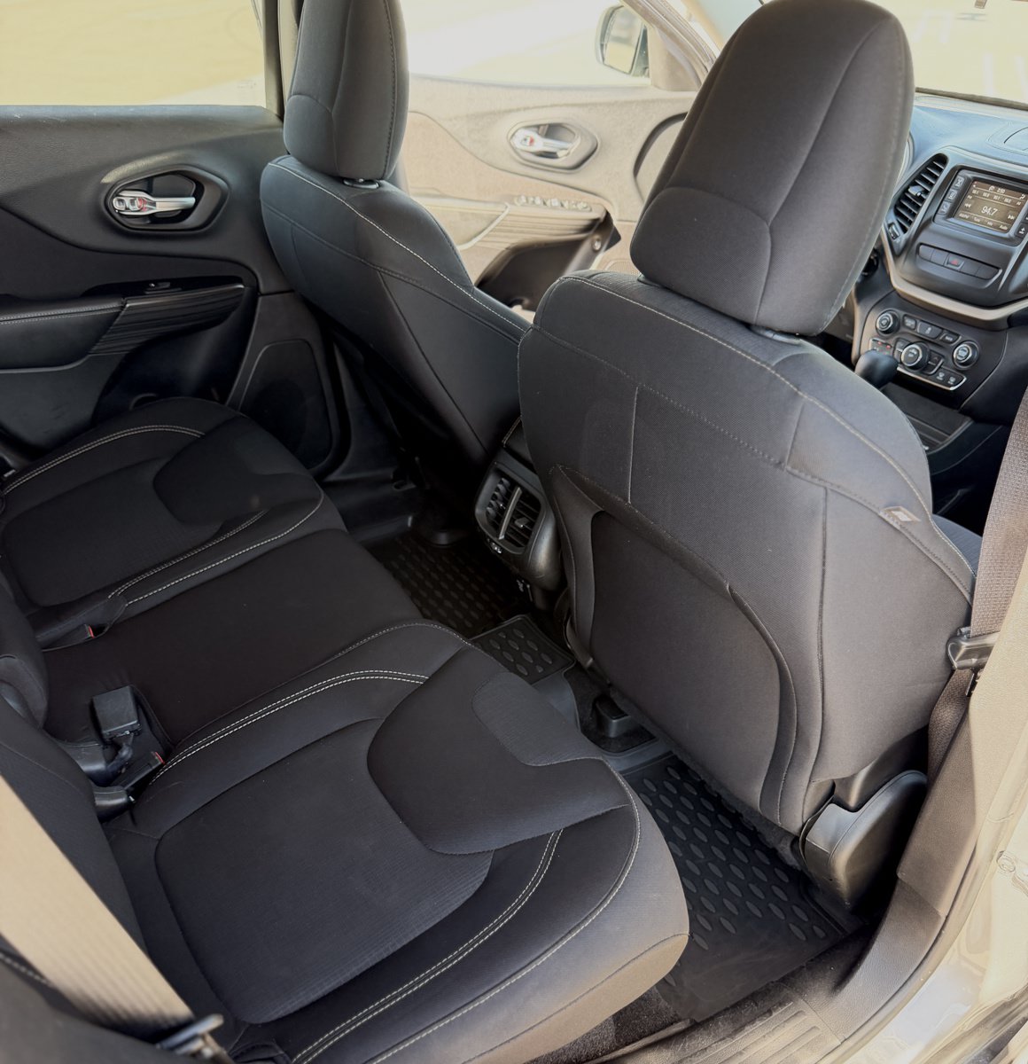 Used 2015 Jeep Cherokee Latitude AWD/4WD image 14