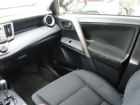 Used 2015 Toyota RAV4 LE AWD/4WD image 16