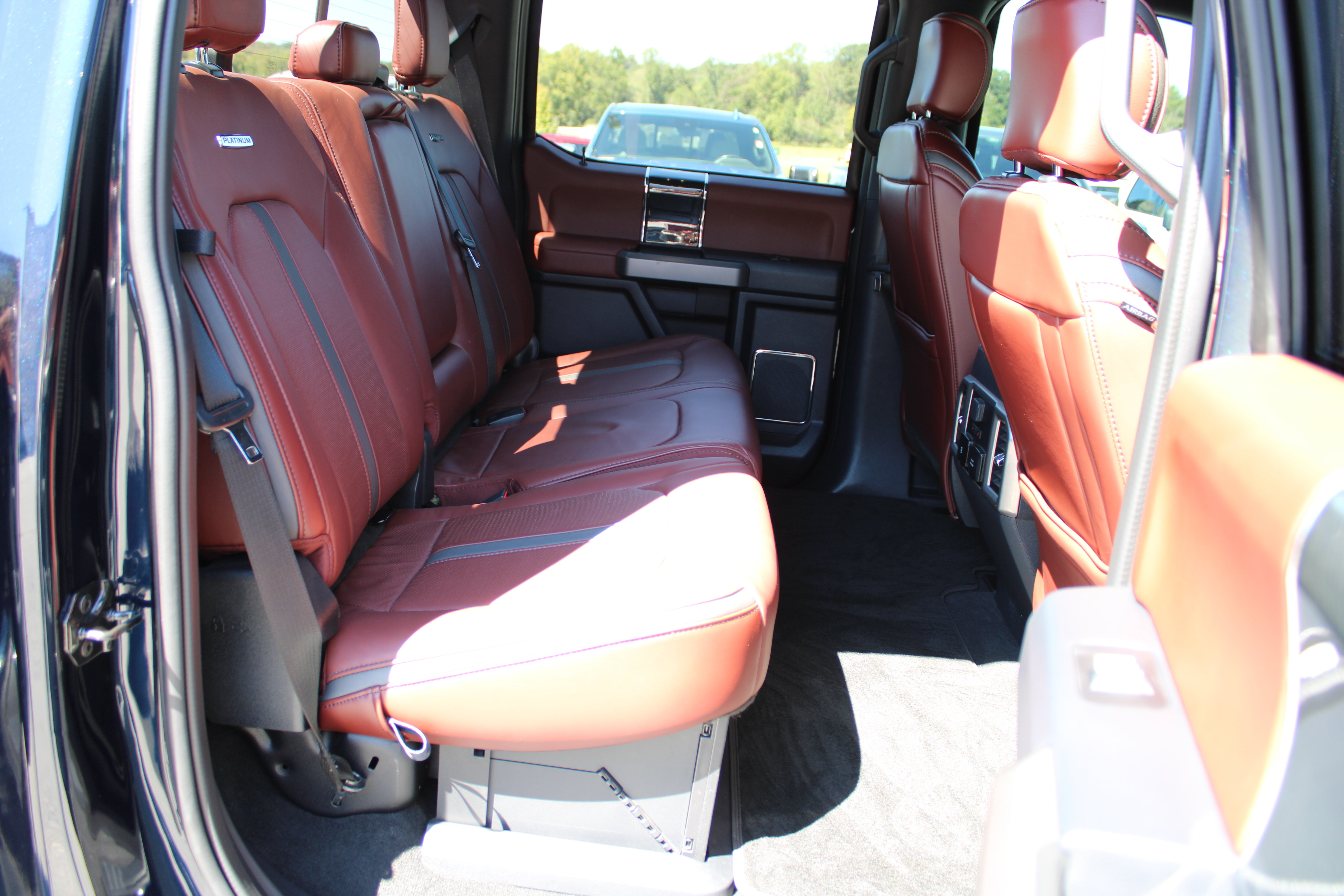 Used 2022 Ford F450 Platinum w/ FX4 Off-Road Package AWD/4WD image 18