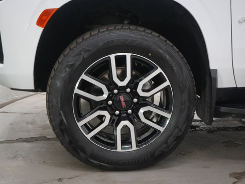 Used 2024 GMC Yukon XL AT4 w/ Technology Package image 32