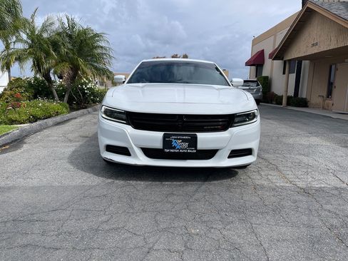 Used 2019 Dodge Charger SXT w/ Leather Interior Group RWD image 2
