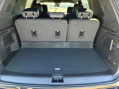 New 2026 Chevrolet Traverse High Country image 16