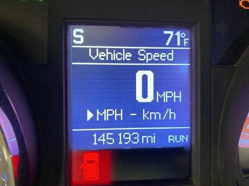 Used 2011 Chrysler Town & Country Touring w/ Entertainment Group #1 FWD image 27