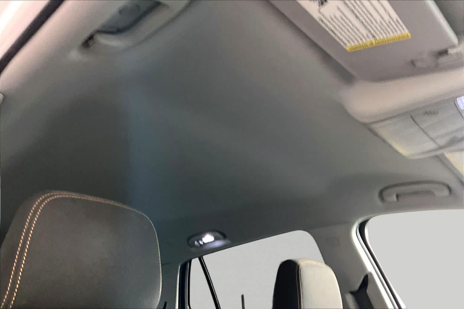 Used 2020 GMC Terrain SLE w/ Driver Convenience Package FWD image 13