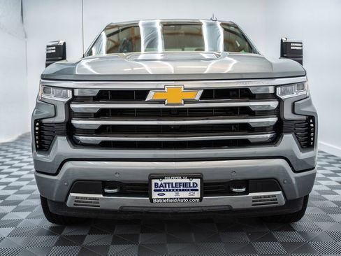 Used 2024 Chevrolet Silverado 1500 High Country w/ High Country Premium Package image 2
