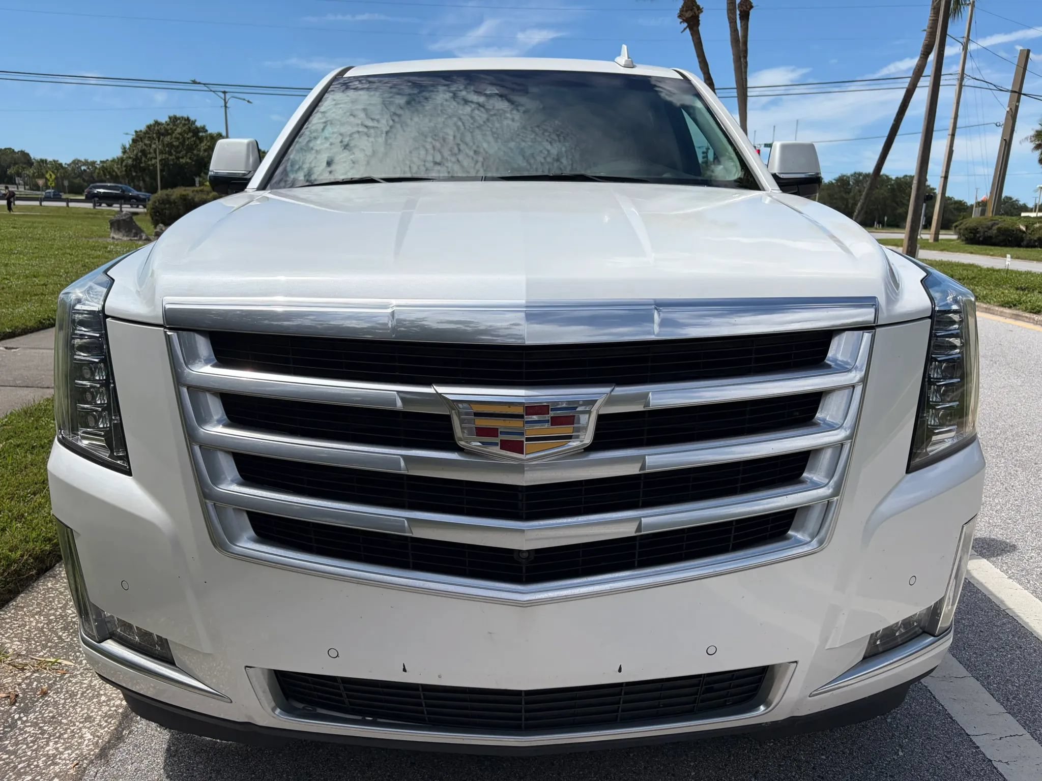 Used 2016 Cadillac Escalade Luxury RWD image 3