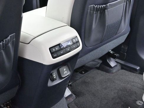 Used 2023 Hyundai Palisade Limited AWD/4WD image 34