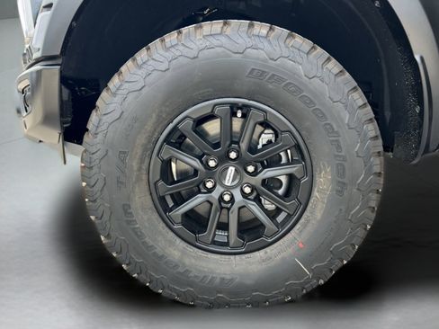 Used 2025 Ford F150 Raptor AWD/4WD image 33