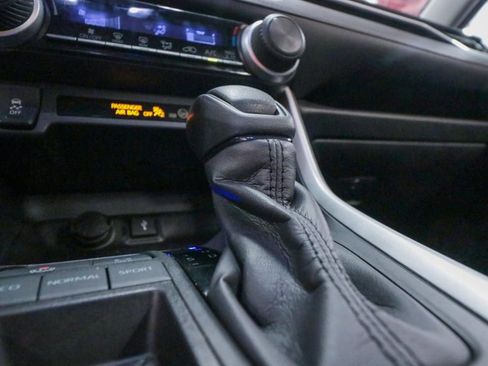 Used 2022 Toyota RAV4 LE image 16