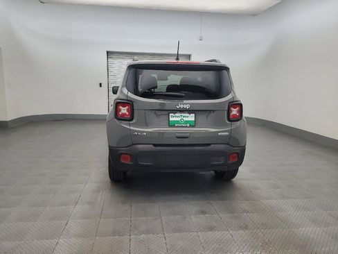 Used 2022 Jeep Renegade Latitude w/ Convenience Group AWD/4WD image 6