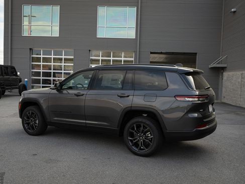 Used 2025 Jeep Grand Cherokee L Limited AWD/4WD image 7