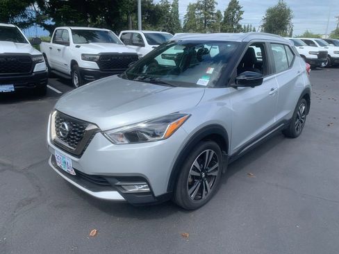 Used 2019 Nissan Kicks SR FWD image 1