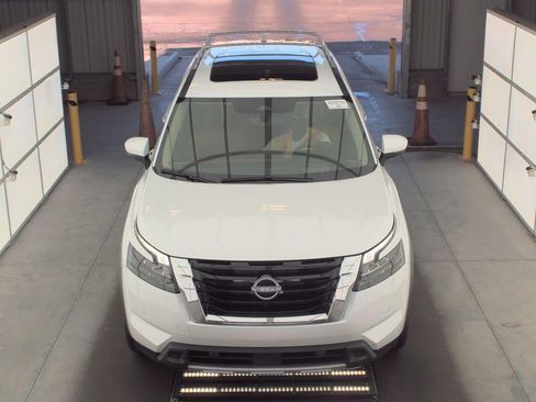 Used 2025 Nissan Pathfinder Platinum image 2