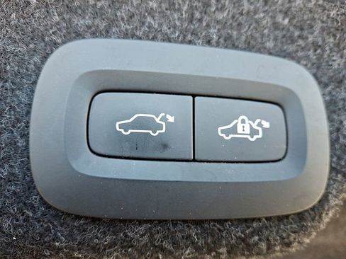 Used 2017 Volvo S90 T6 Inscription w/ Vision Package image 30