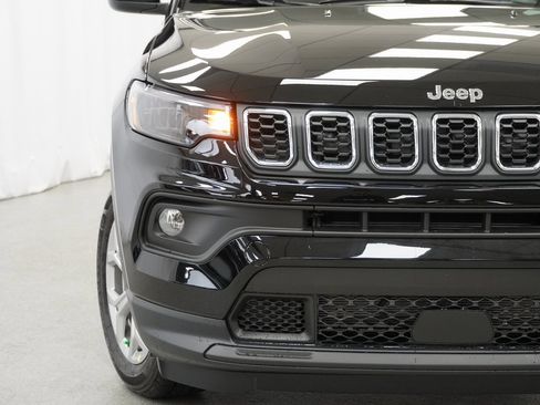 Certified 2025 Jeep Compass Latitude w/ Convenience Group image 7