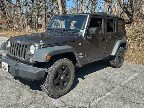 Used 2018 Jeep Wrangler Unlimited Sport S image 3