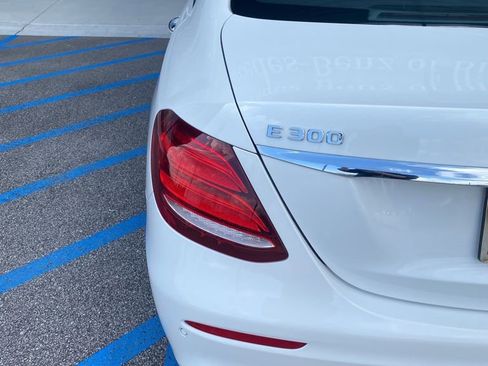 Used 2017 Mercedes-Benz E 300 4MATIC image 10