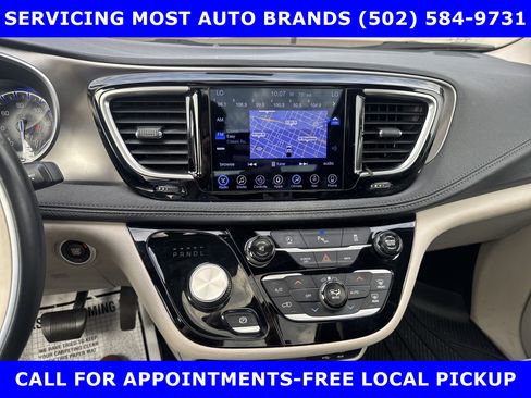 Used 2017 Chrysler Pacifica Limited image 26