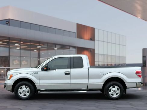 Used 2011 Ford F150 XLT w/ XLT Chrome Pkg RWD image 3