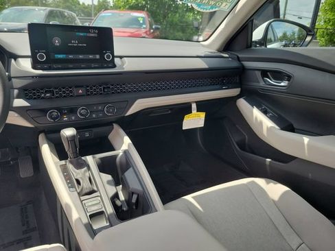 Certified 2025 Honda Accord LX image 28