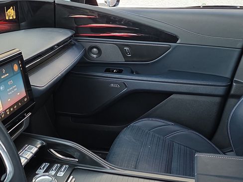 Used 2024 Lincoln Nautilus Reserve w/ Equipment Group 202A image 25