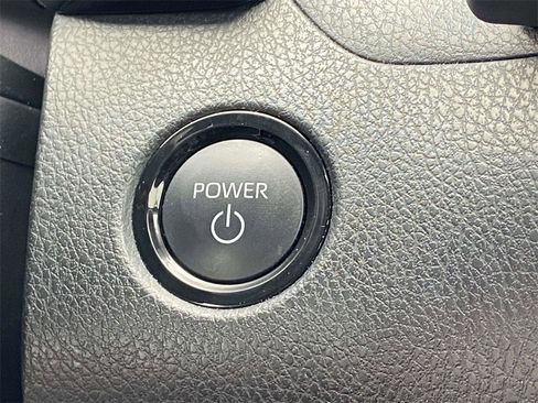 Used 2025 Toyota Camry SE image 30