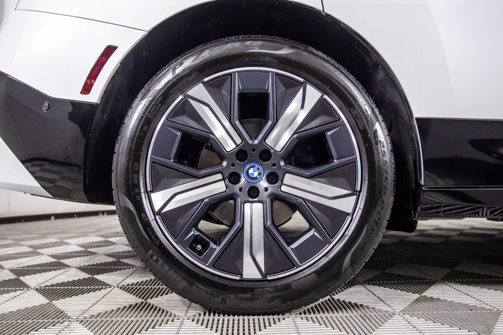 Used 2023 BMW iX xDrive50 w/ Sport Package AWD/4WD image 40