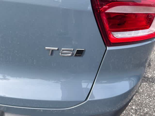 Used 2020 Volvo XC40 T5 Momentum w/ Protection Package Premier AWD/4WD image 12