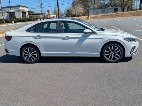 New 2026 Volkswagen Jetta SE FWD image 3