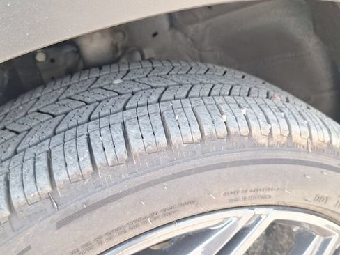 Certified 2025 Nissan Kicks SR FWD image 28