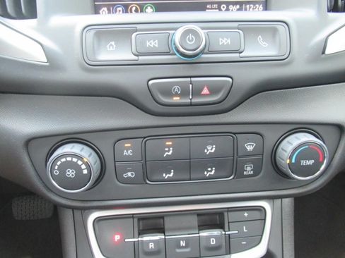 Used 2024 GMC Terrain SLE FWD image 28