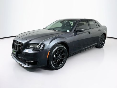 Used 2022 Chrysler 300 Touring L AWD/4WD image 3