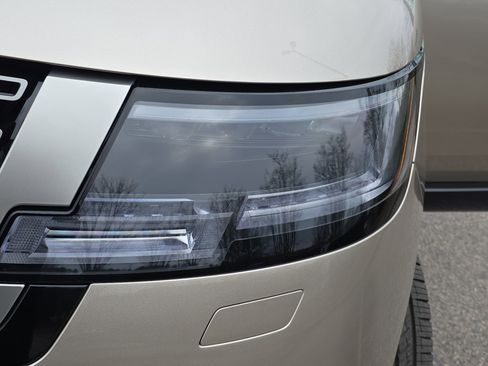 New 2026 Land Rover Range Rover Long Wheelbase SE image 33