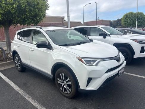 Used 2018 Toyota RAV4 LE w/ All Weather Liner Package FWD image 1