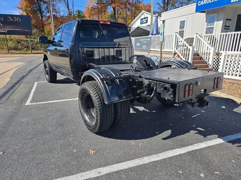 Used 2018 RAM 3500 Tradesman w/ Chrome Appearance Group image 4