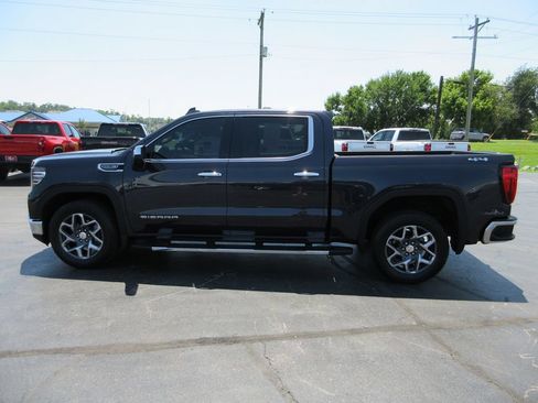 Certified 2022 GMC Sierra 1500 SLT w/ SLT Premium Plus Package AWD/4WD image 10