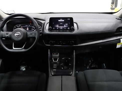 Used 2024 Nissan Rogue S FWD image 28