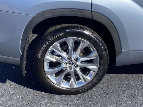 Used 2024 Toyota Highlander Limited image 7