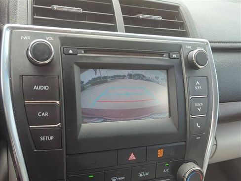 Used 2017 Toyota Camry LE FWD image 18
