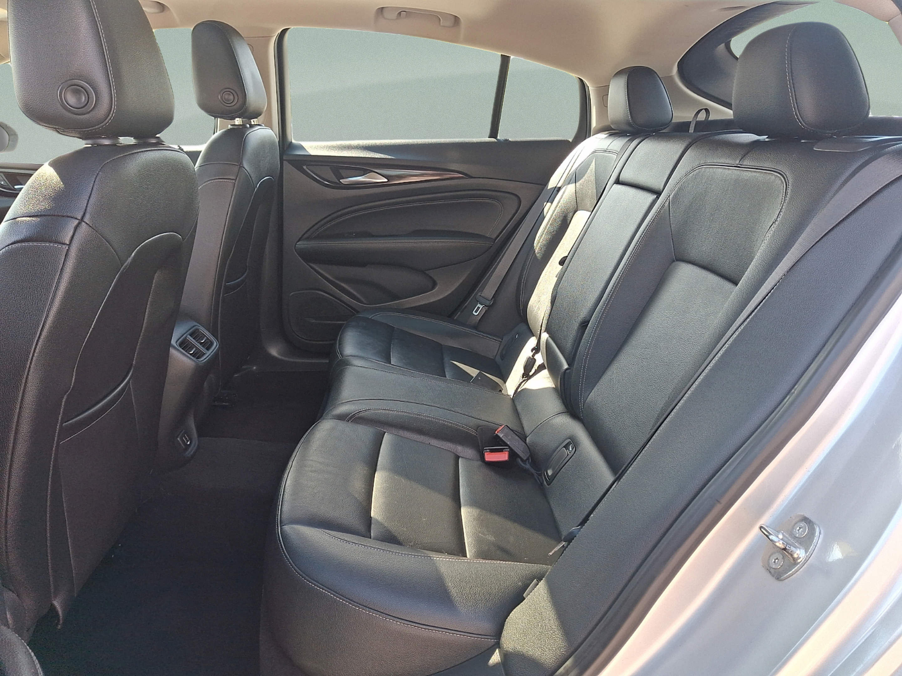 Used 2019 Buick Regal Essence w/ Driver Confidence Package I AWD/4WD image 8