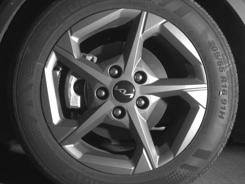 Used 2025 Kia K4 LXS image 12