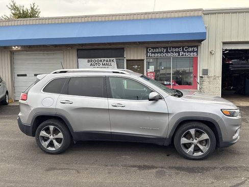 Used 2019 Jeep Cherokee Limited w/ Luxury Group FWD image 4