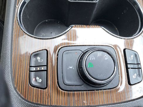 Used 2023 GMC Acadia SLE w/ Driver Convenience Package image 18