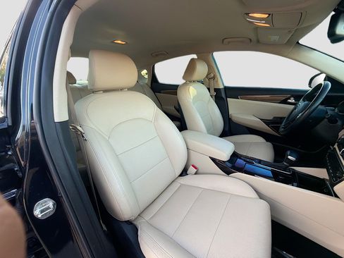 Used 2018 Kia Cadenza Premium image 15