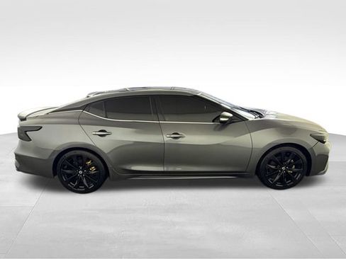 Used 2020 Nissan Maxima SR w/ Sport Mat Group FWD image 9
