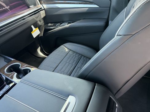 New 2026 Cadillac Escalade Platinum Sport AWD/4WD image 16