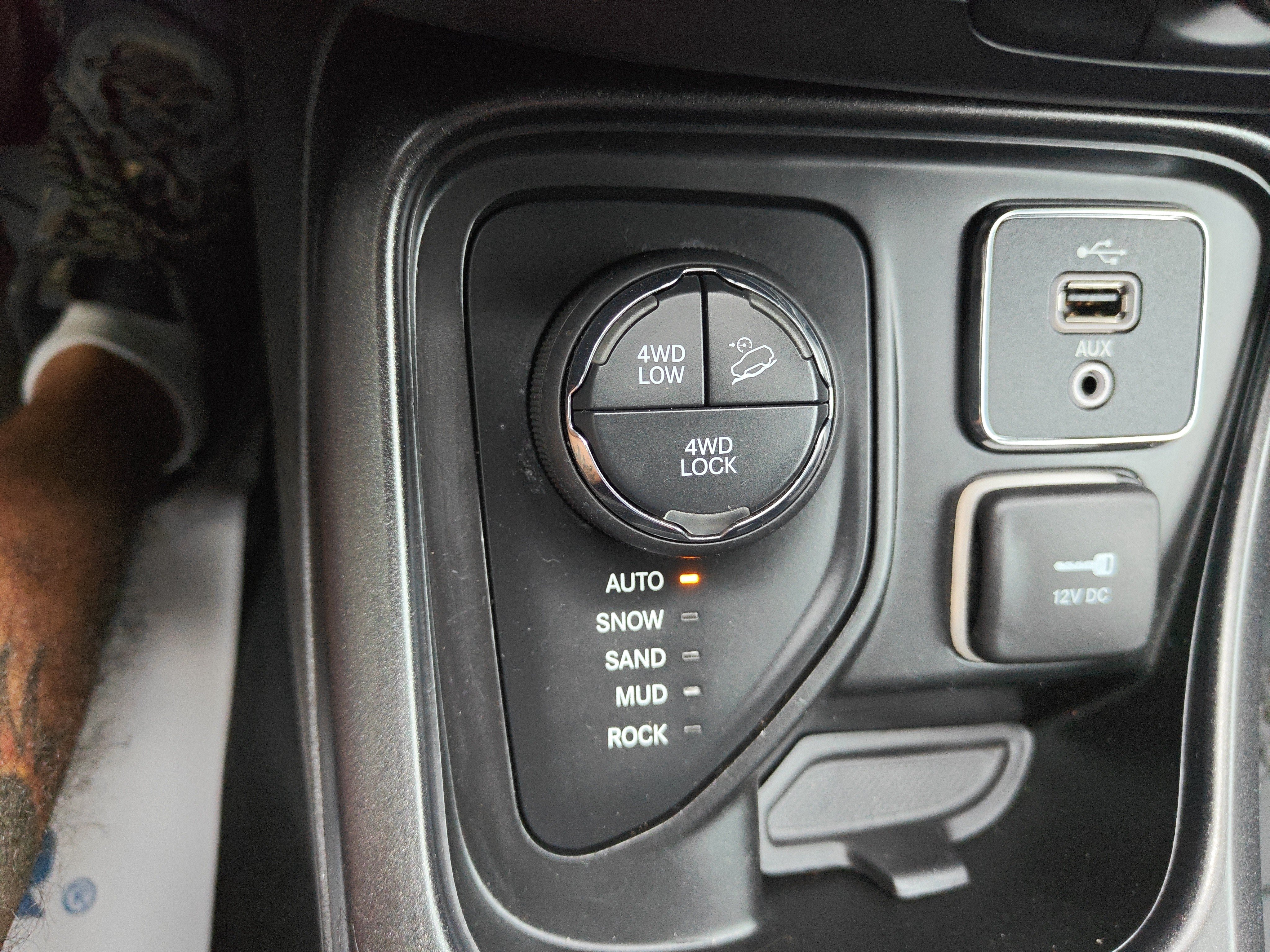 Used 2017 Jeep Compass Trailhawk w/ Leather Interior Group AWD/4WD image 36