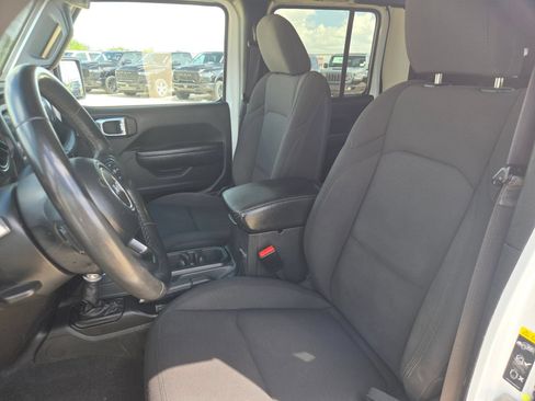 Used 2023 Jeep Gladiator Sport AWD/4WD image 11